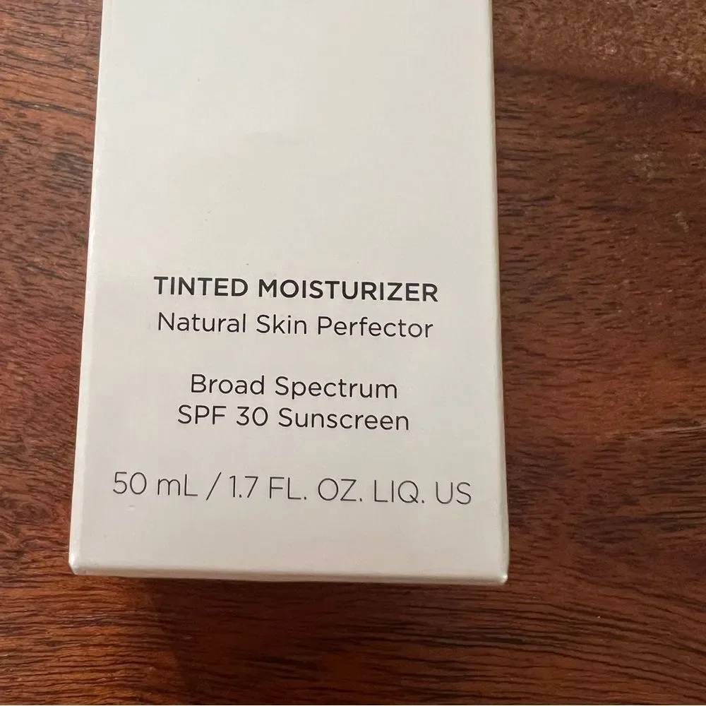 Laura Mercier Tinted Moisturizer Natural Skin Perfector SPF 30 (color: ganache)